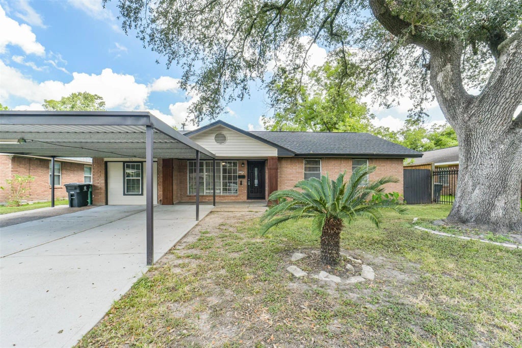 715 E Twickenham Trail, Houston