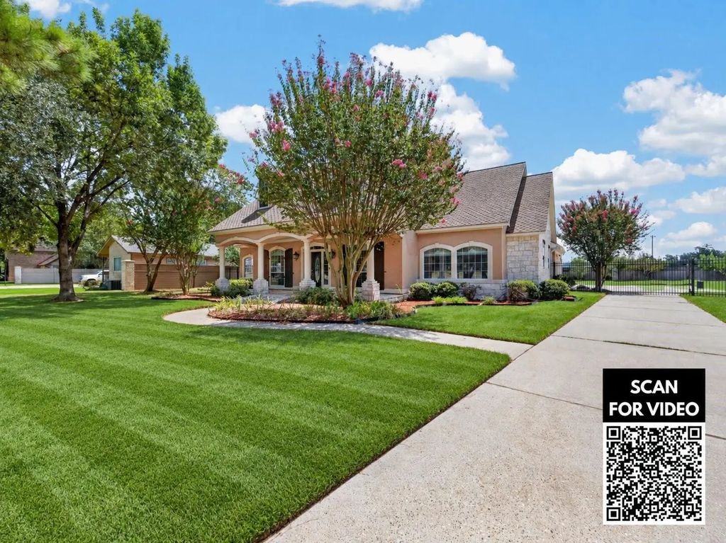 17027 Champions Lakeway, Tomball