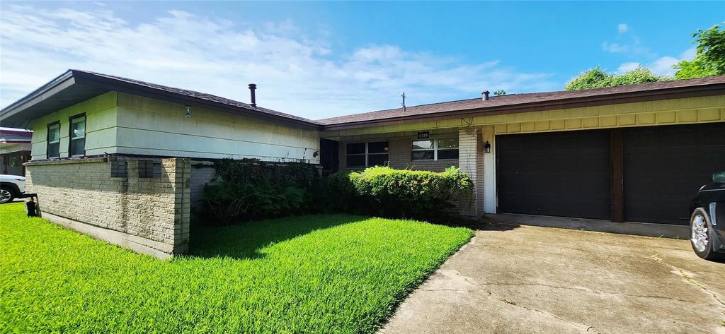 1735 W 10th Street, Freeport