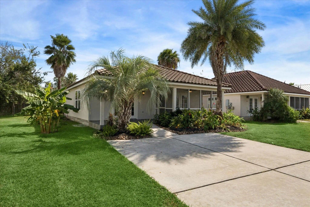 282 Debbie Lane, San Leon