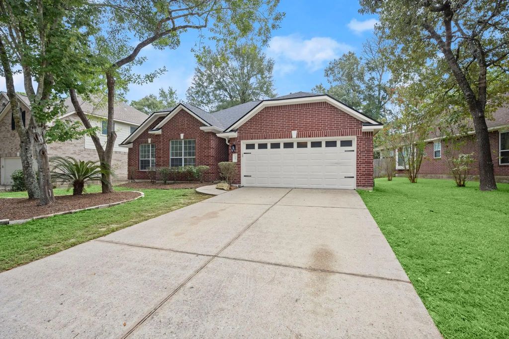 34 S Rambling Ridge Place, Conroe