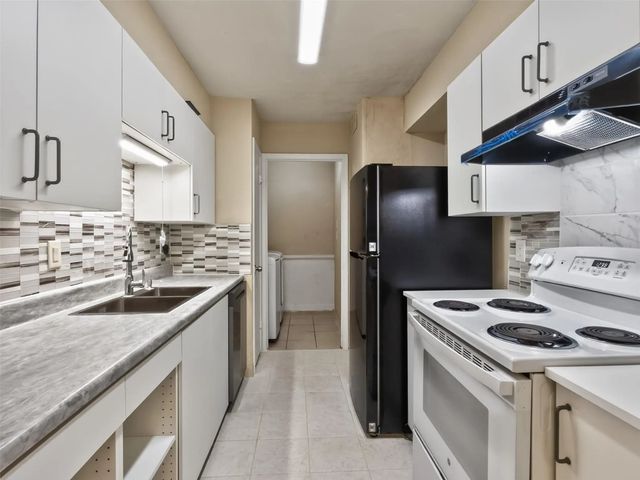 9700 Leawood 1315, Houston