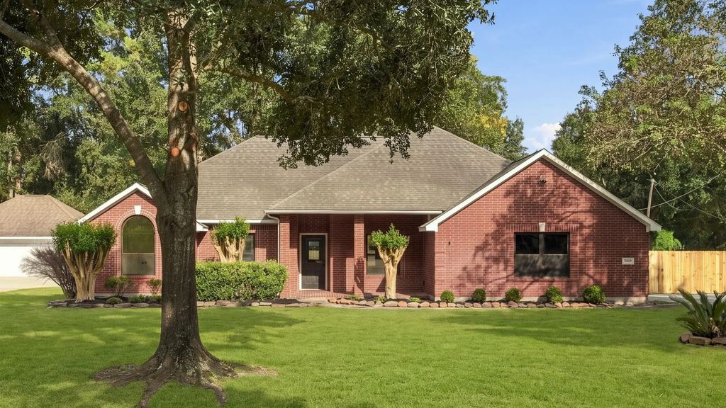 1002 Westwood North Drive, Magnolia