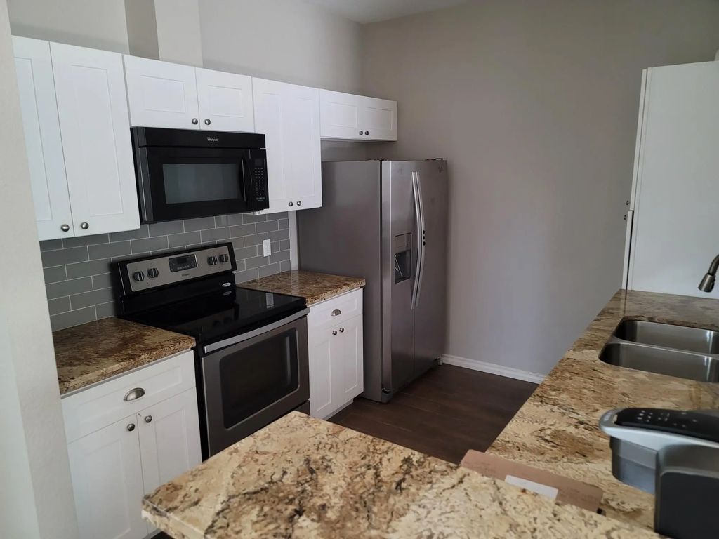 517 1/2 Atchison Street, Sealy