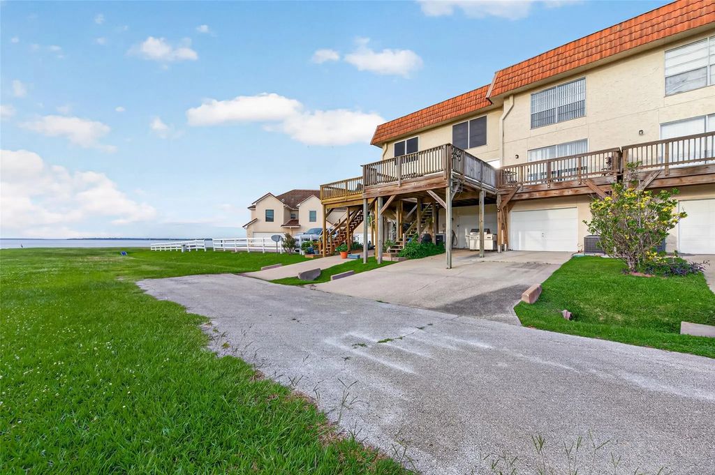 71 Regency Point, Montgomery