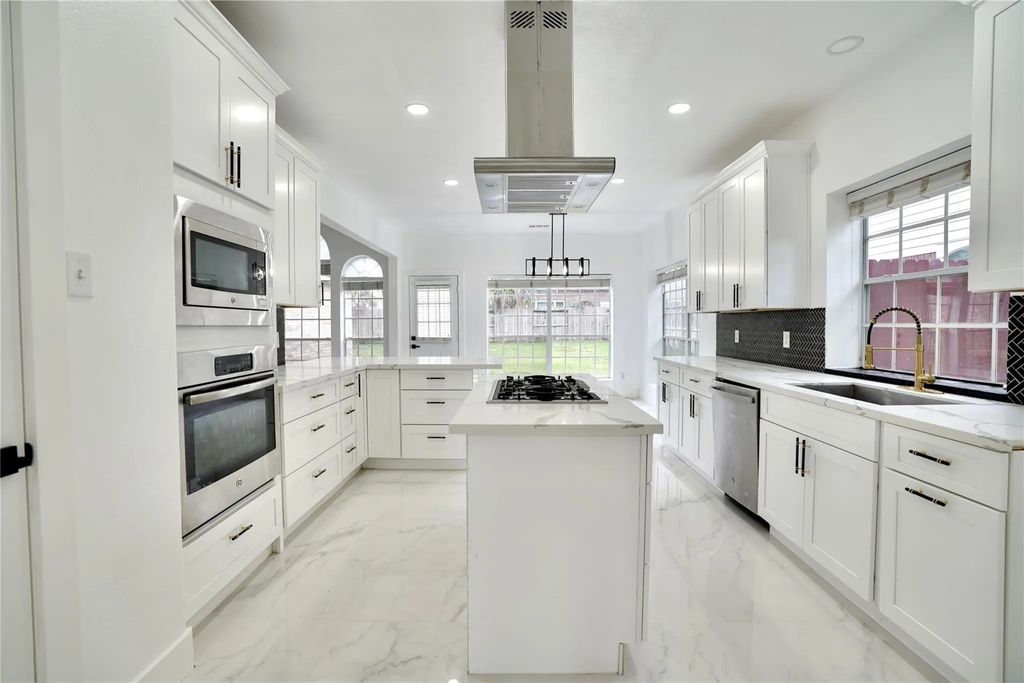 18306 Autumn Park Drive, Houston