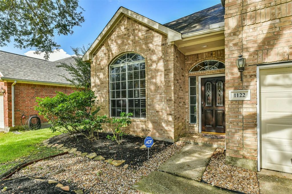1122 Sussex Trail, Pearland