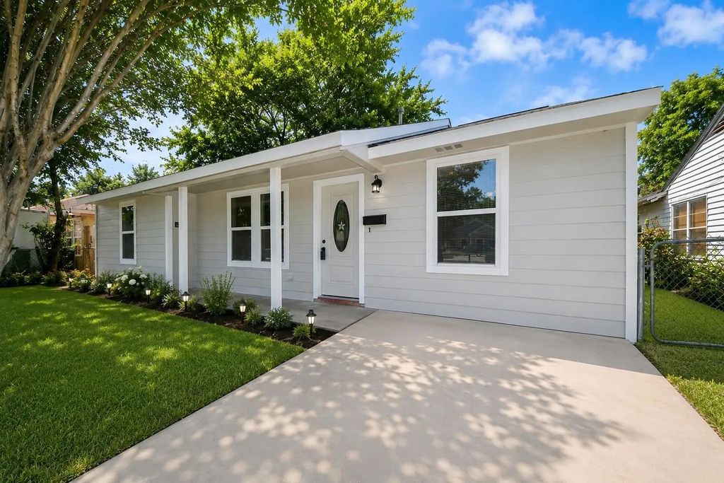 4914 Angleton Street, Houston