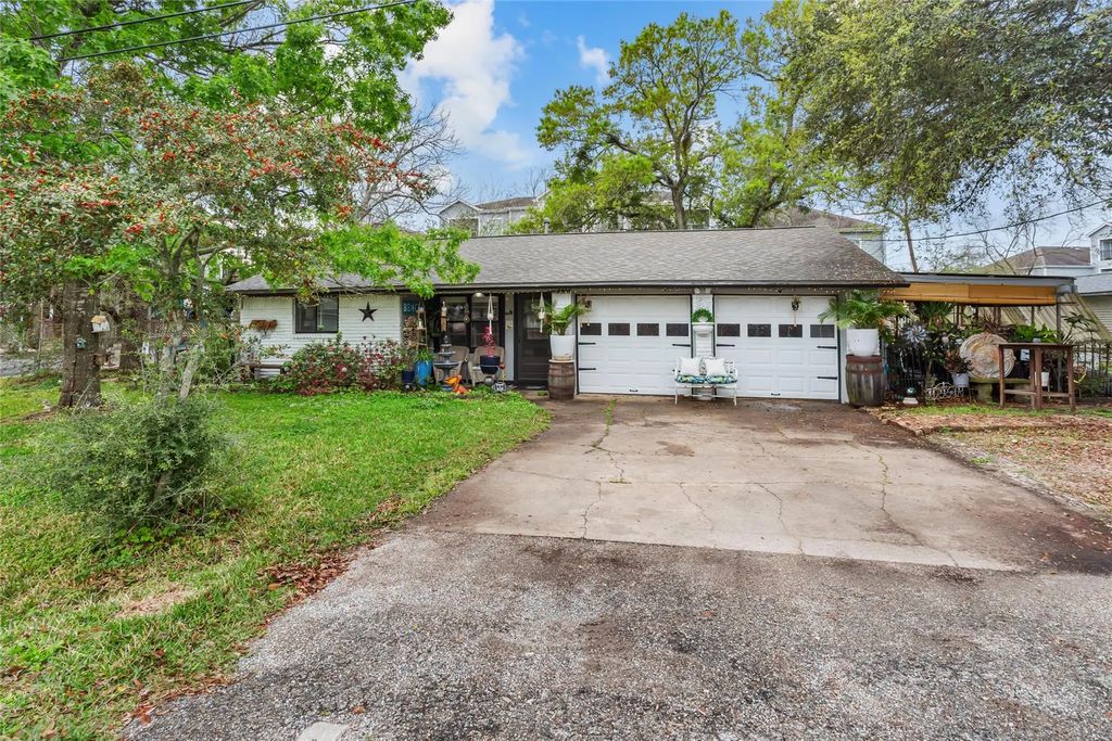 1215 Esther Street, Kemah