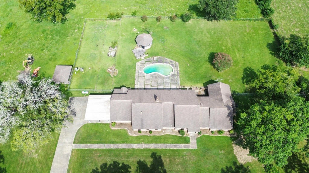 101 Country Road, Angleton