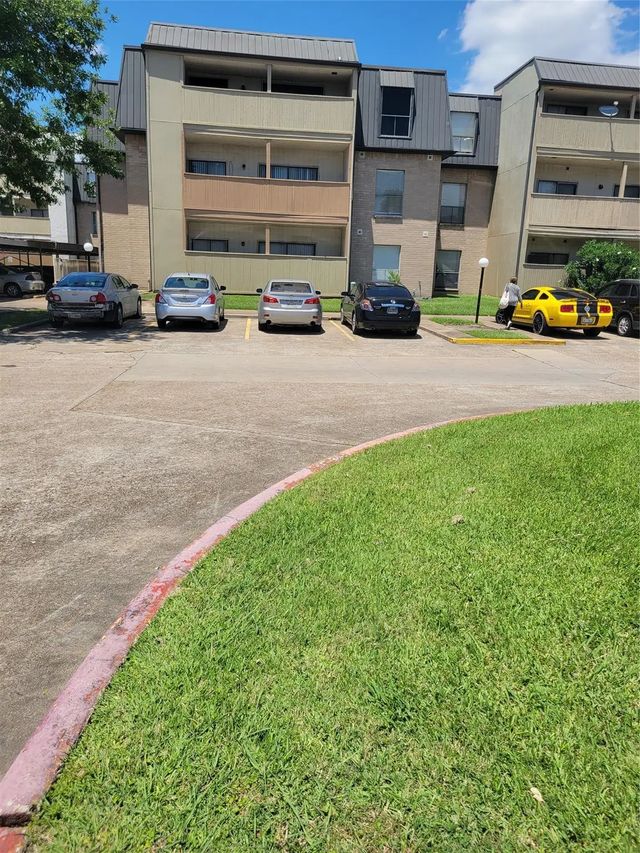 8425 Hearth Drive 25, Houston