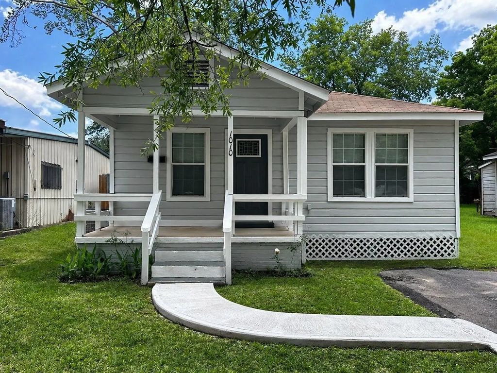 1010 Palestine Street, Conroe