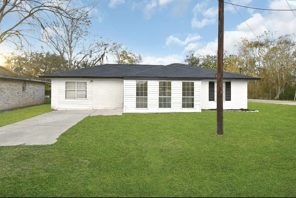 20310 County Road 510f, Brazoria