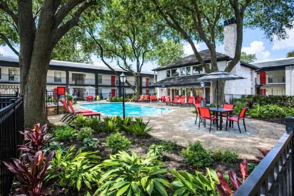 2815 Greenridge Drive 1-085, North Houston