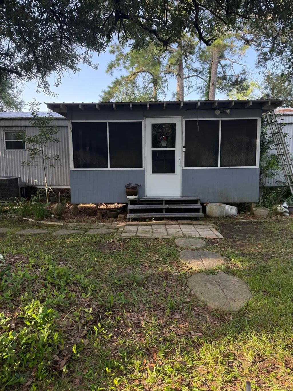 307 E Oak Avenue, Winnie
