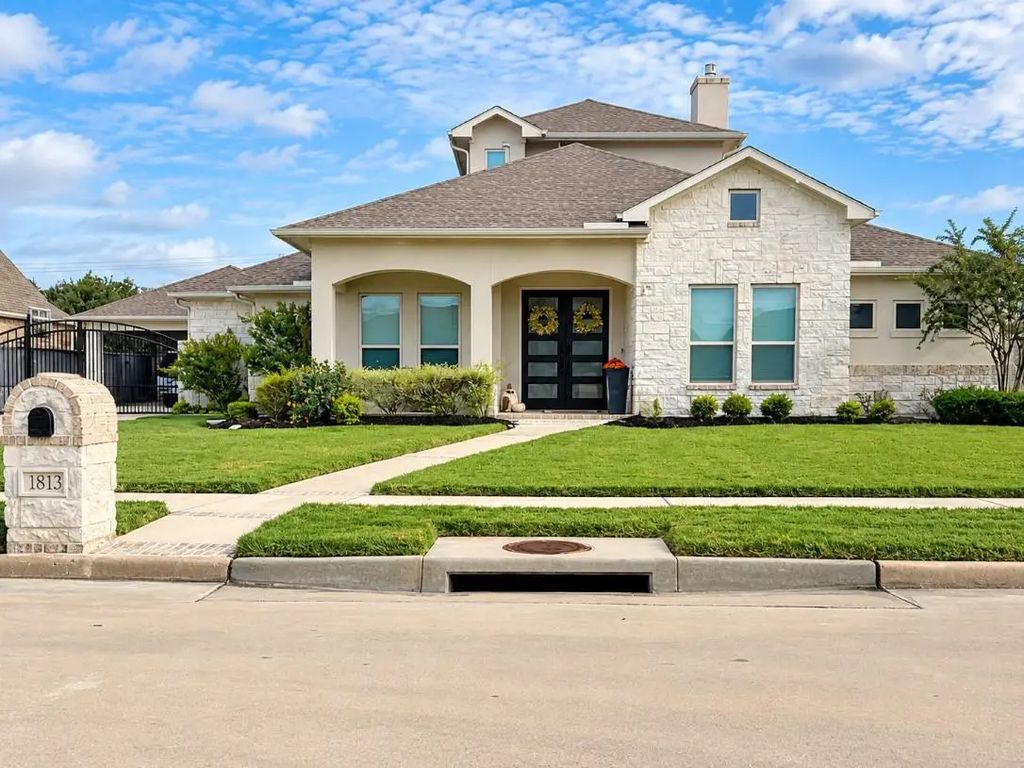 1813 N Prairie Lane, Deer Park