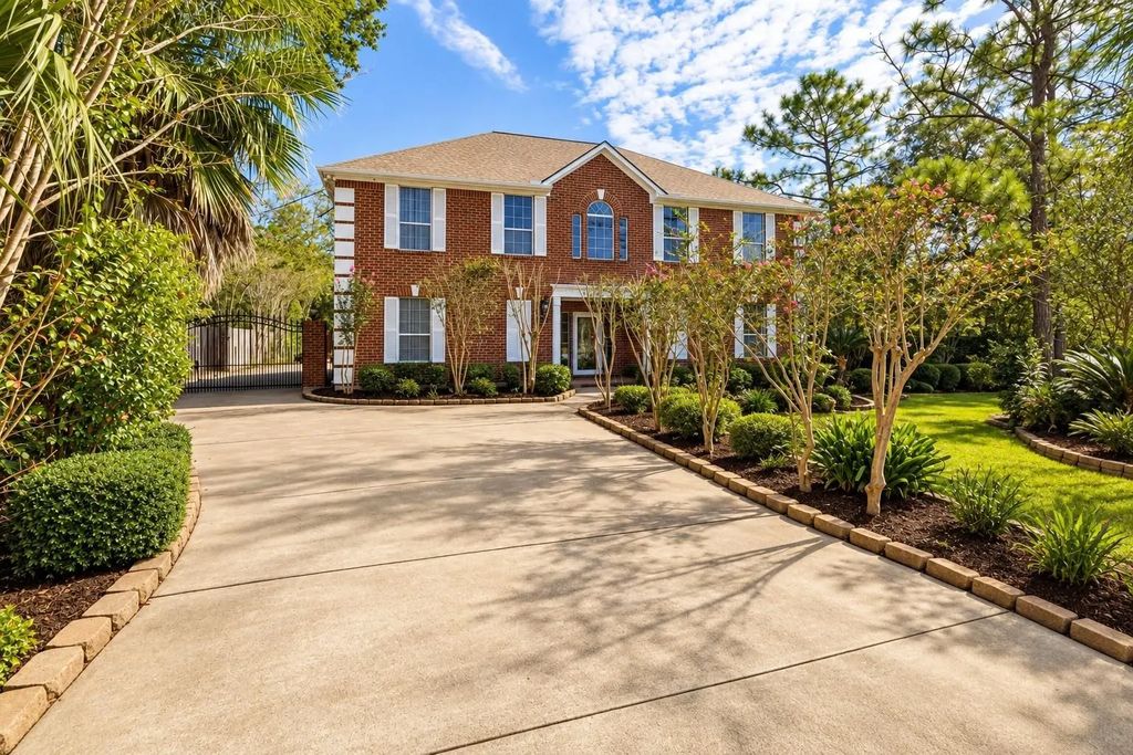 101 Rustic Lane, Friendswood