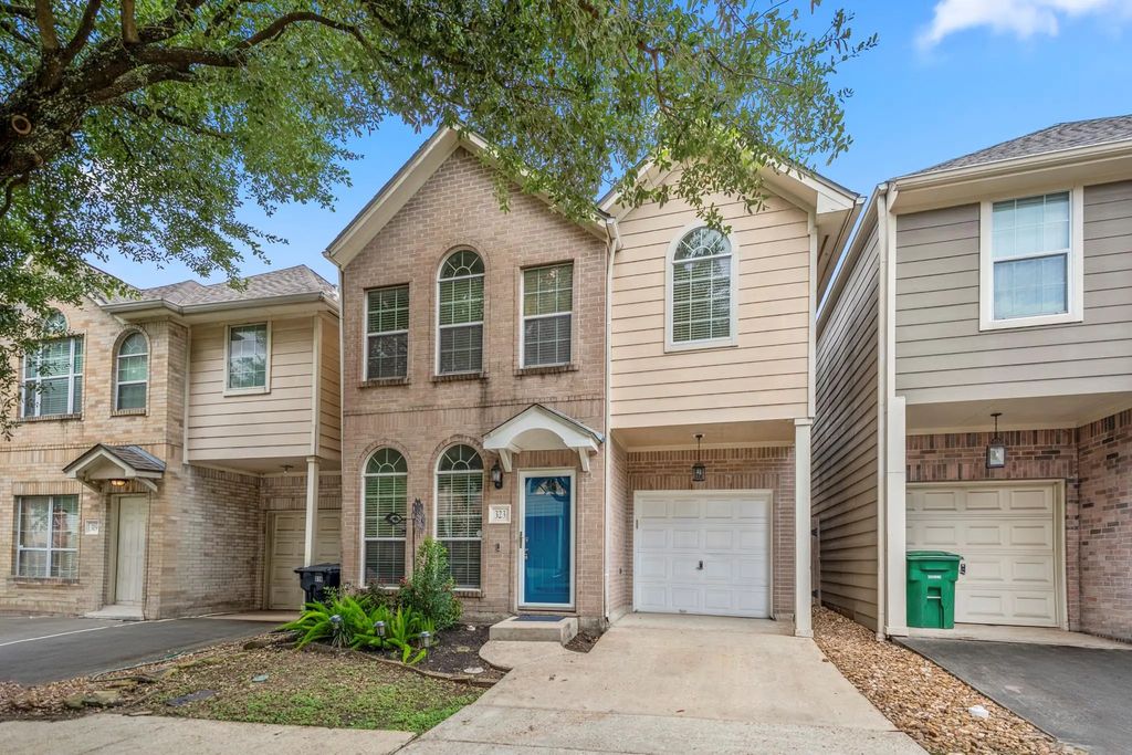 323 Plaza Del Sol Park, Houston