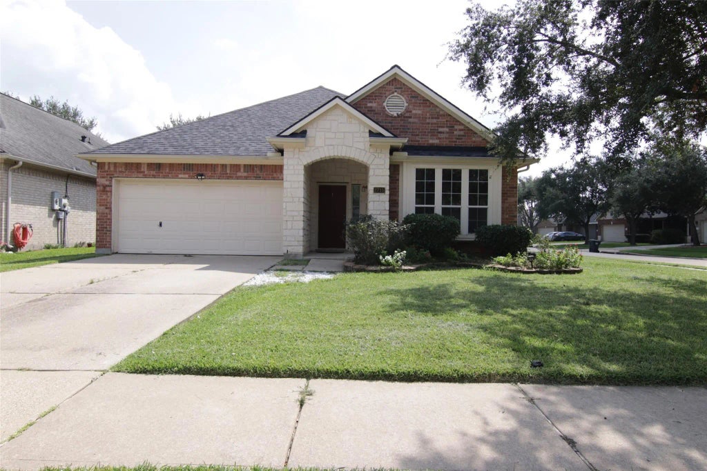2715 Hidden Bay Court, Pearland