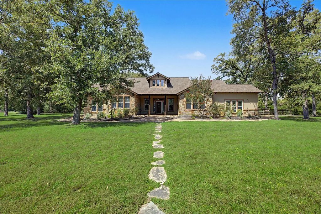 9095 King Oaks Drive, Iola
