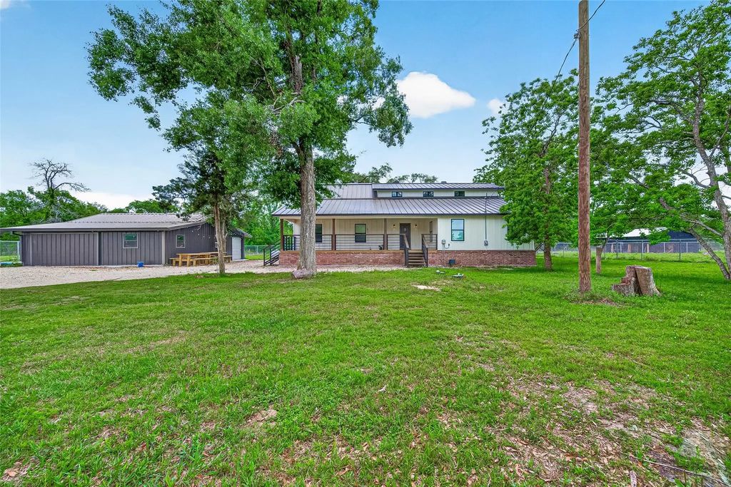 803 County Road 772, Damon