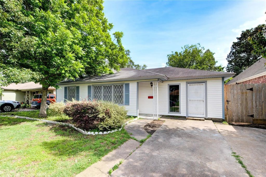 6919 Schiller Street, Houston