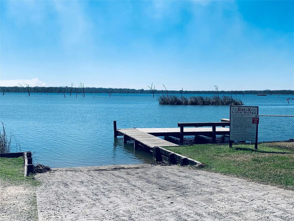 405 Pony Trail, Angleton