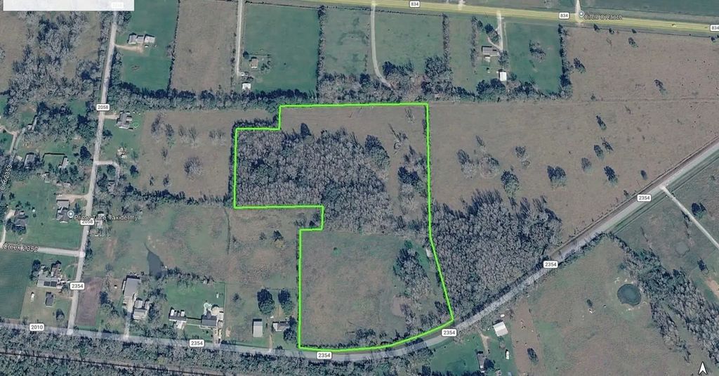 1385 County Road 2010, Liberty