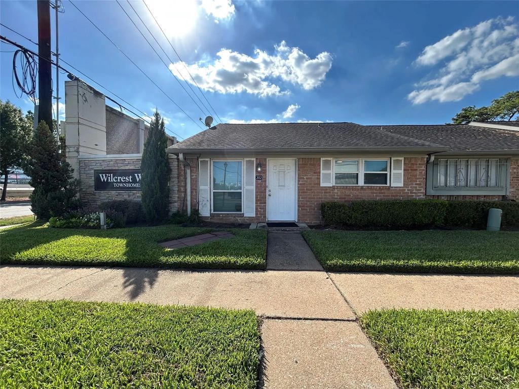 202 W Tri Oaks Ln 202, Houston