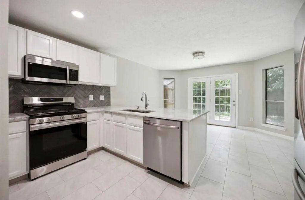 12215 Cardston Court, Tomball