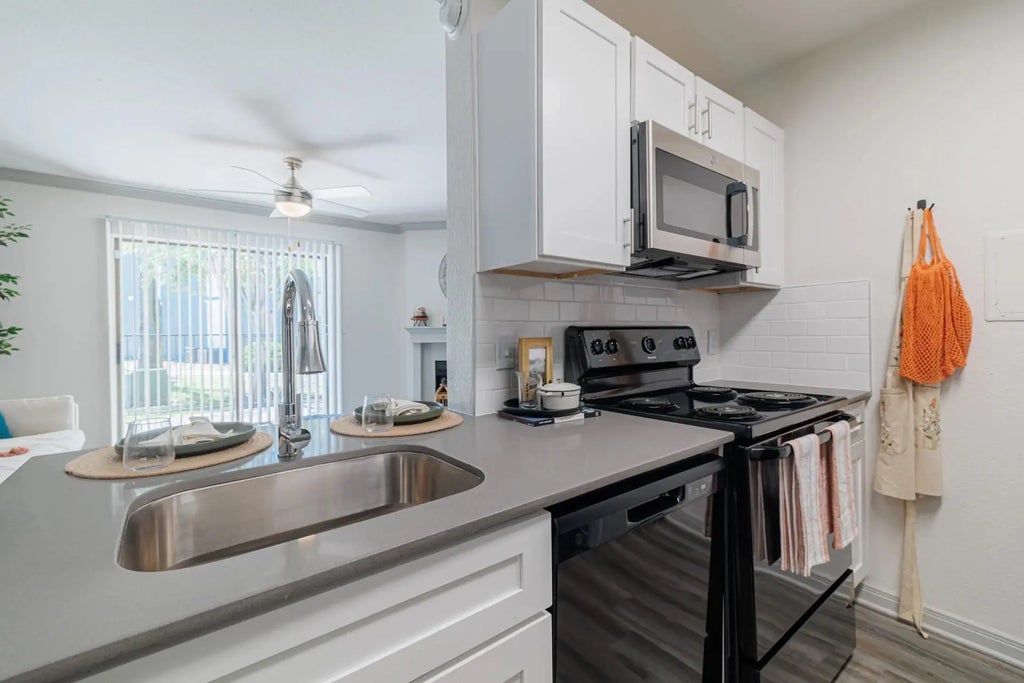 200 Hallow Tree Lane 1010-1, Houston