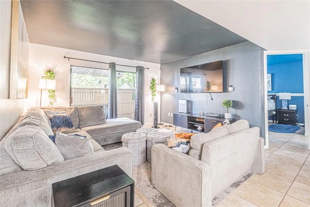 8423 Hearth Drive 4, Houston
