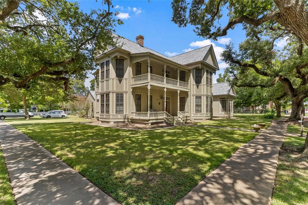 2420 Avenue H, Bay City