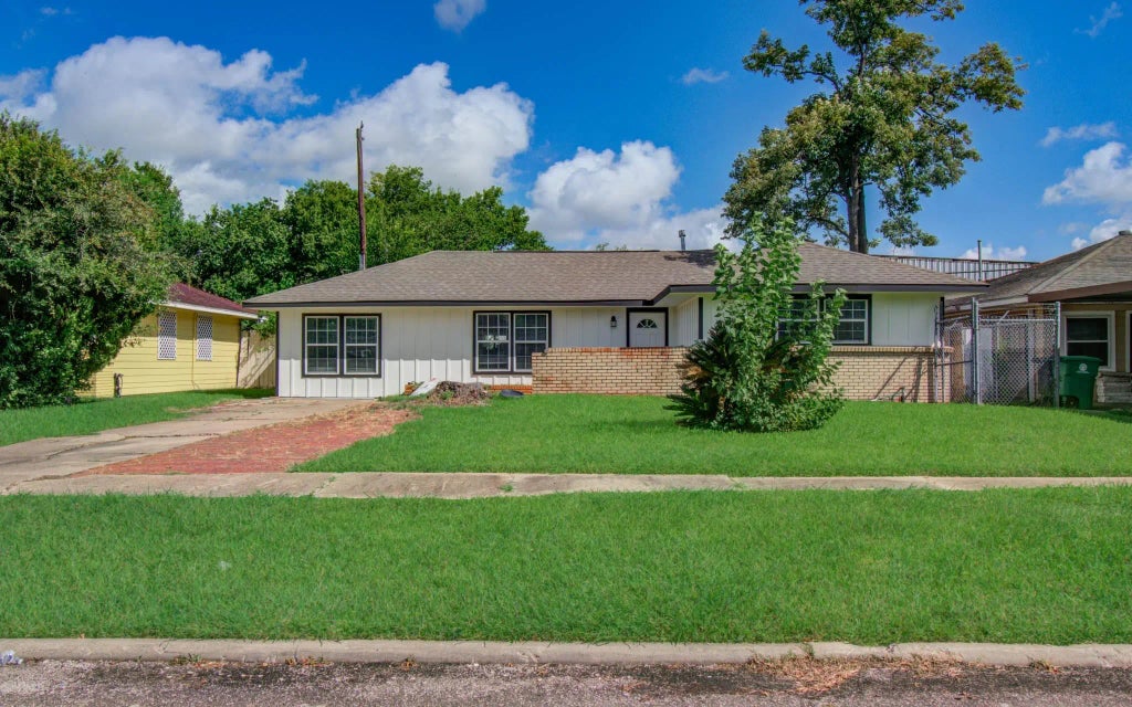 6827 Kingsway Drive, Houston