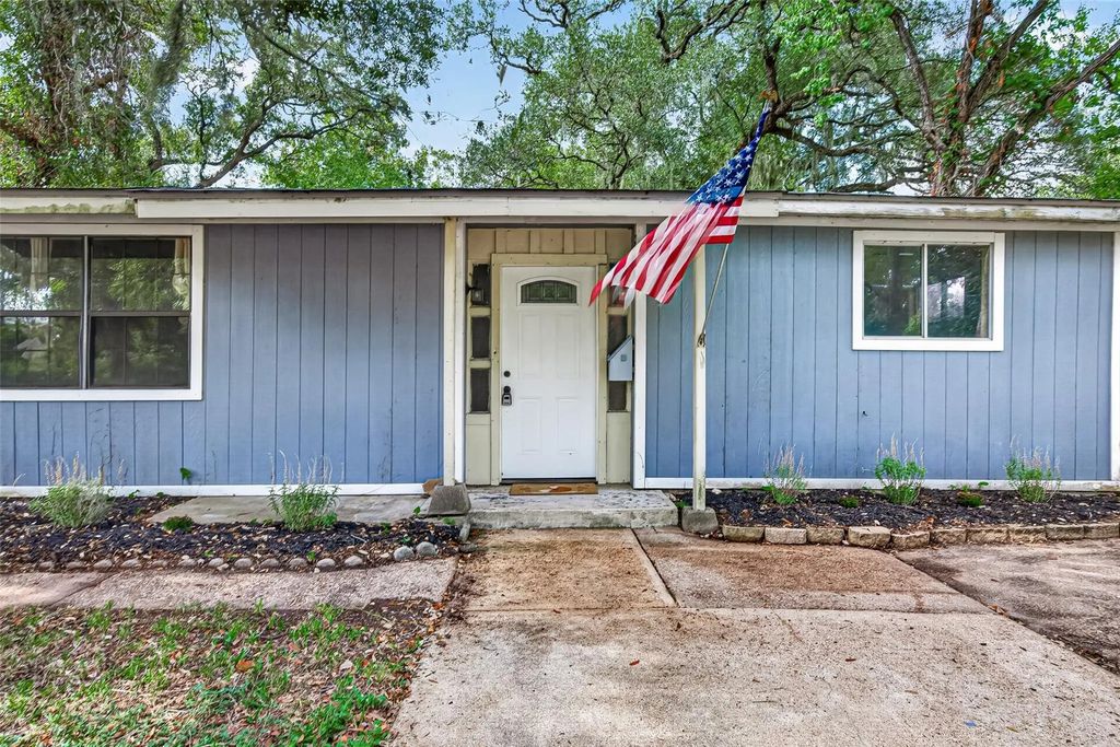804 Azalea Street, Lake Jackson
