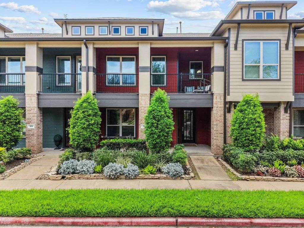 416 Via Regatta Drive, Webster