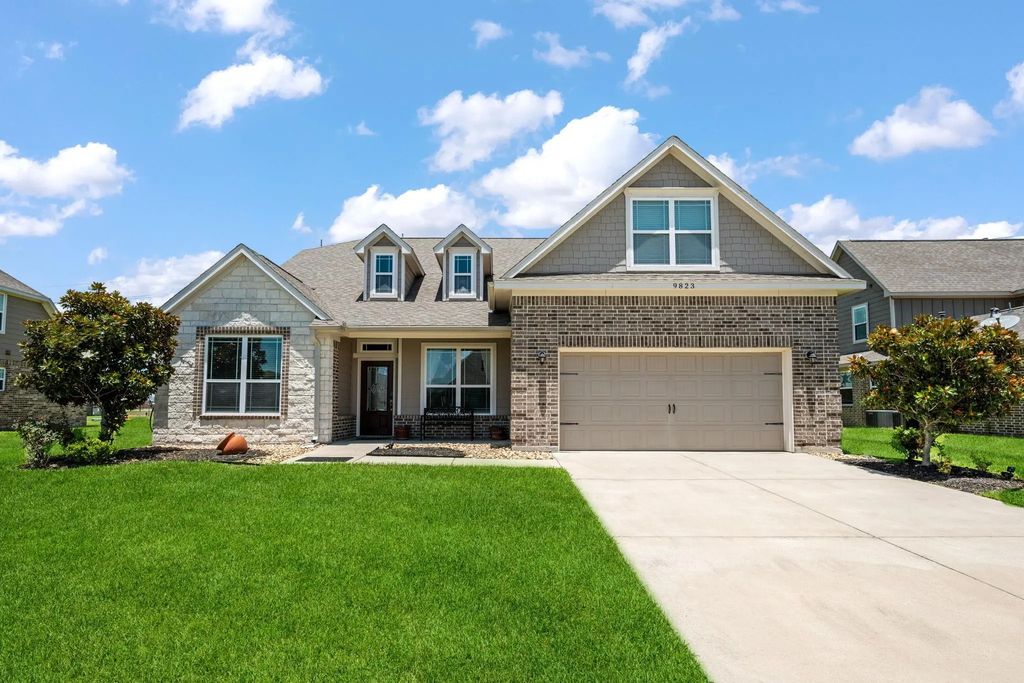 9823 Oaklawn Drive, Mont Belvieu