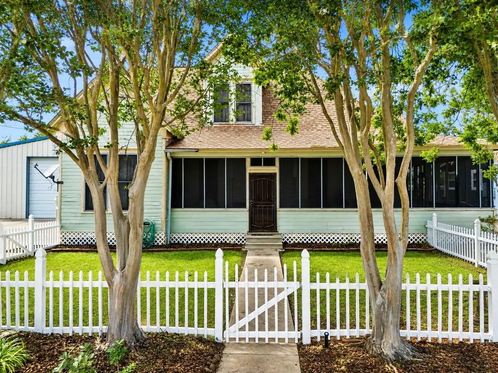 260 Fisher Street, Matagorda