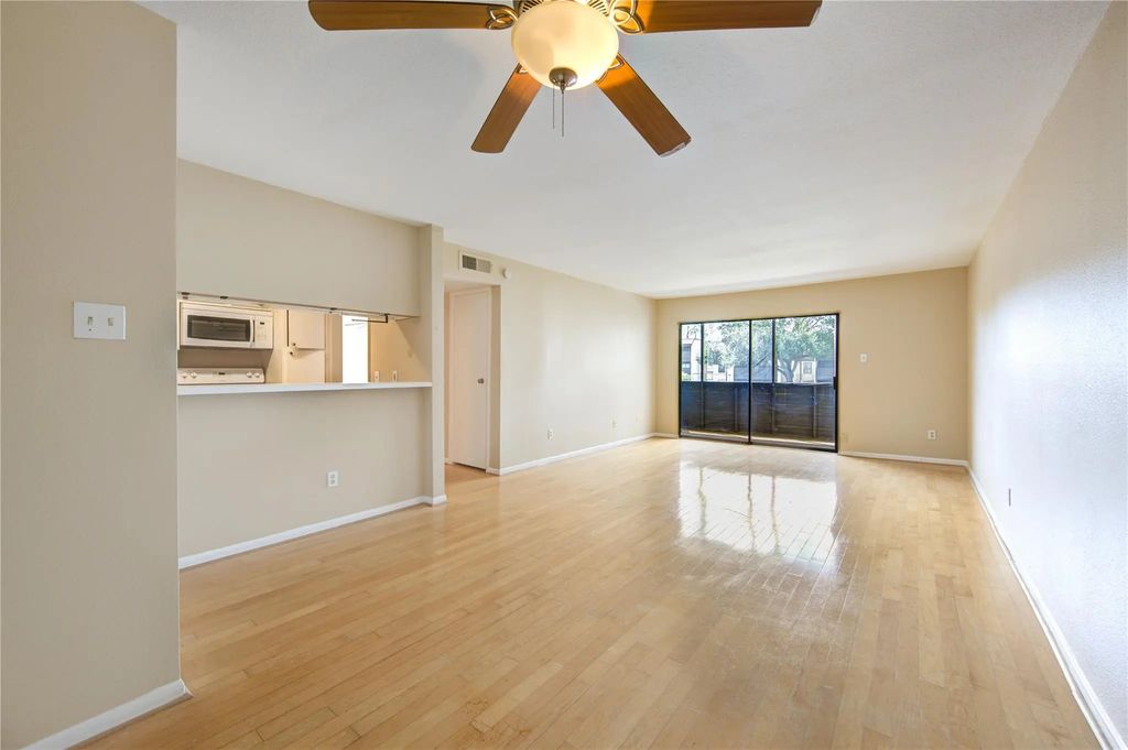 3055 Walnut Bend Lane 21, Houston