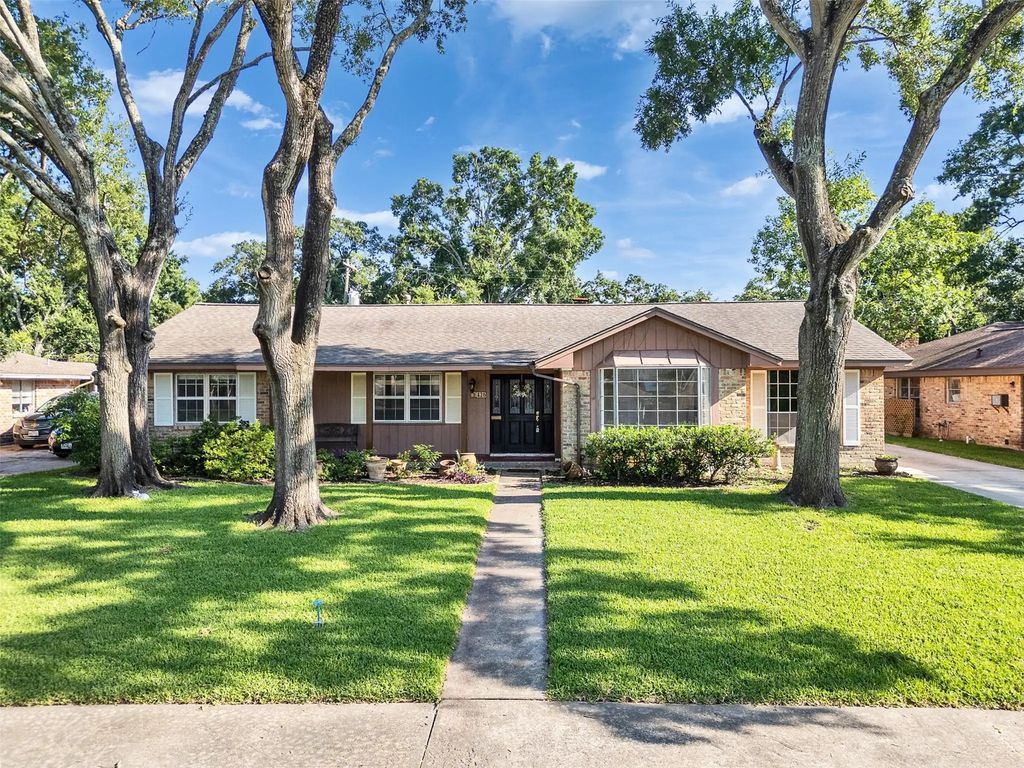 426 Shadow Creek Drive, El Lago