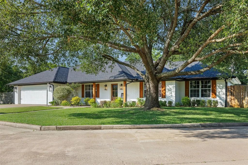 1312 Mary Lee Lane, Crockett