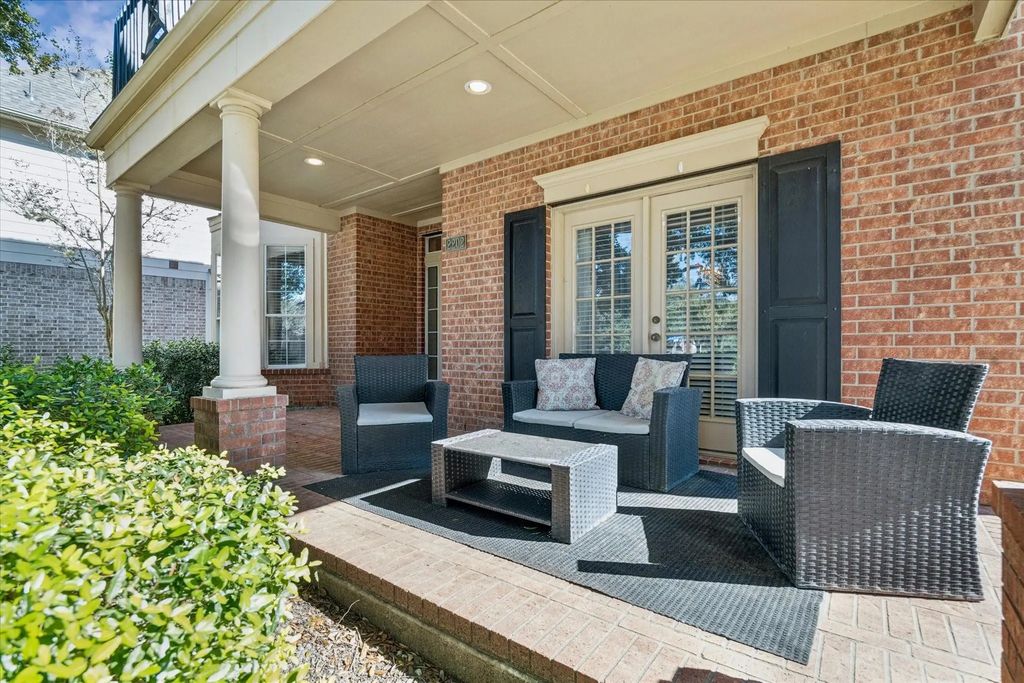 2202 Summer Wind Drive, Sugar Land