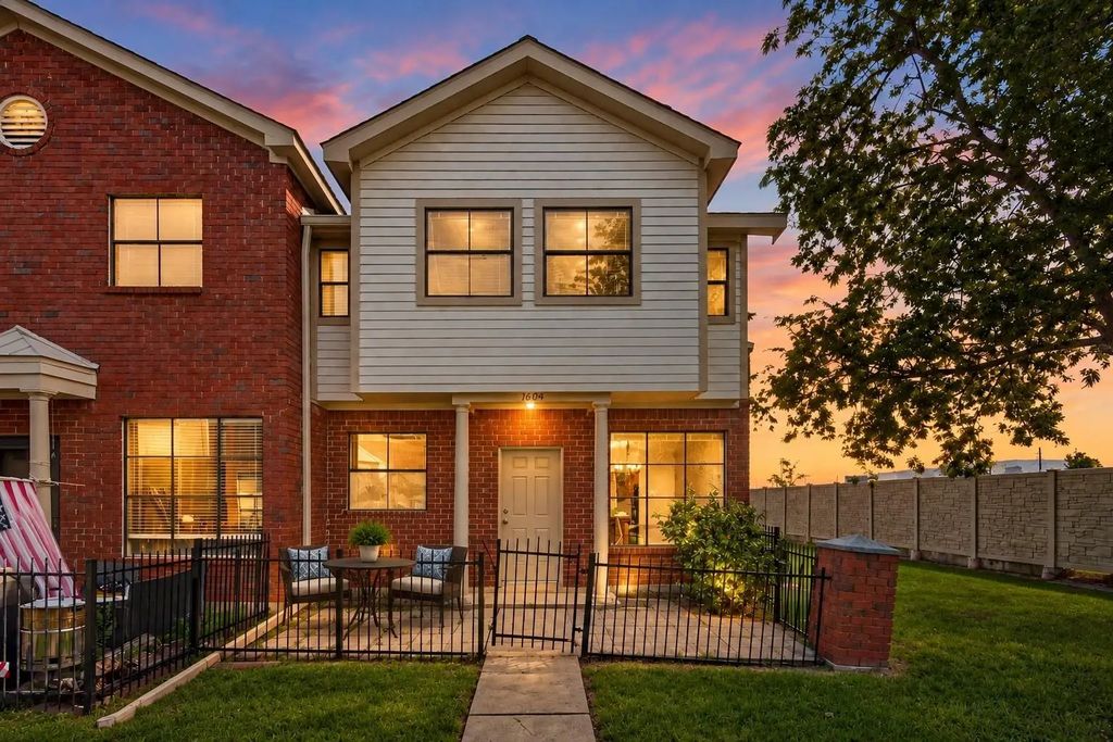 1103 Dulles Avenue 1604, Stafford