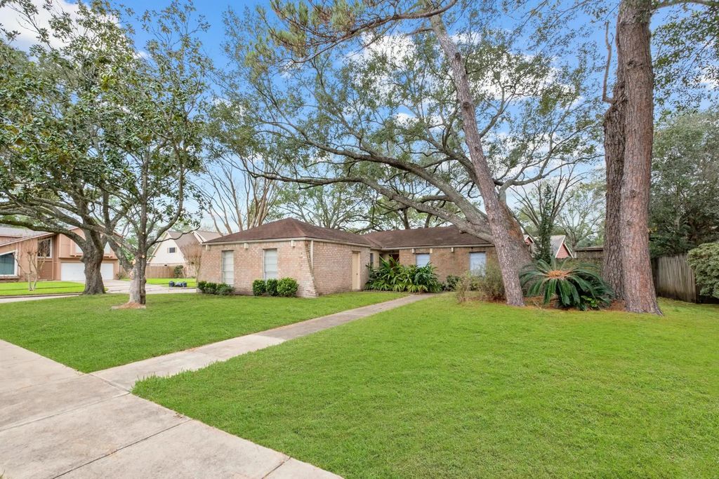2922 Hunters Glen Drive, Missouri City