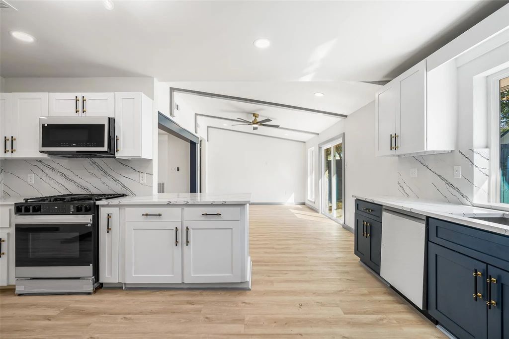 6646 Bayou View Drive, Houston