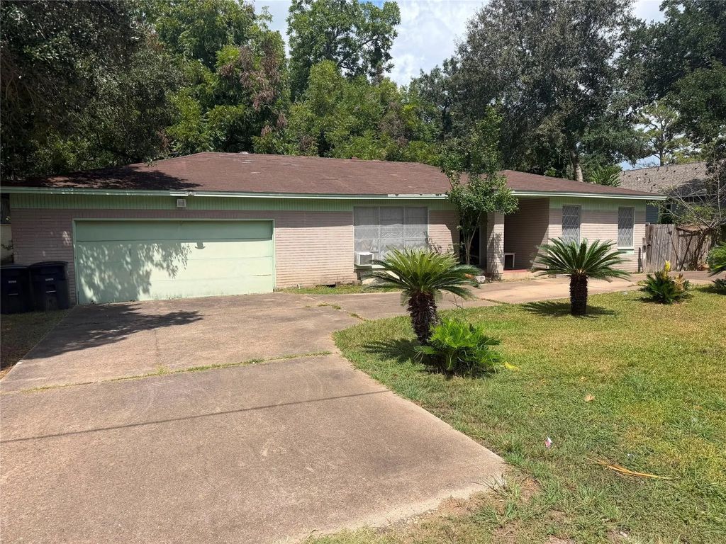 1714 W Sealy Street, Alvin