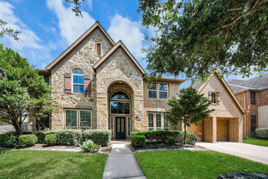 13617 Fountain Mist Drive, Pearland
