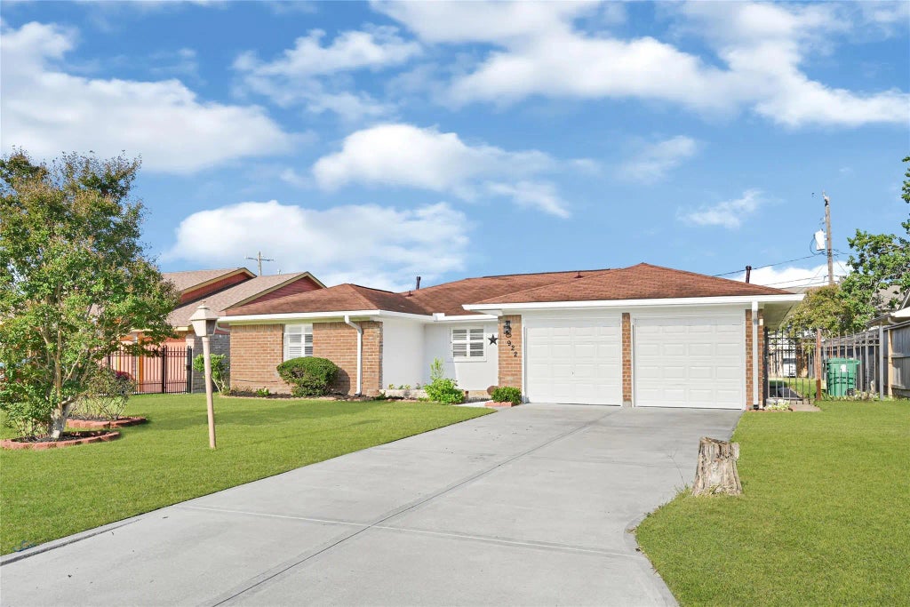 922 Centerwood Drive, Houston