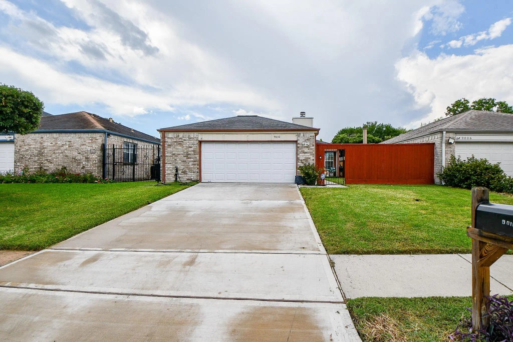 9010 Ketchwood Drive, Houston