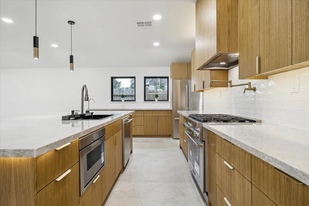 1423 Mapleton Drive, Houston